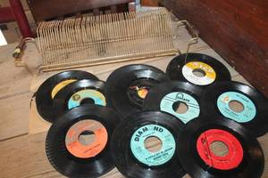 lot 3408 image: Vintage 45 Records and Rack