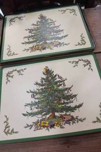 lot 3416 image: 4-Vintage Christmas Trivets