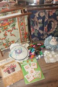 lot 3417 image: Vintage Pin Cushion, Buttons and More
