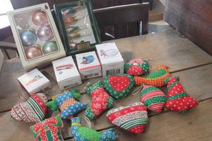 lot 3432 image: Hallmark Ornaments and More