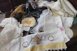 lot 3434 image: Vintage Linens and More