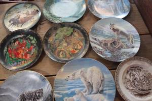 lot 3437 image: Vintage Dcor Plates