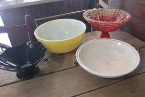 lot 3445 image: Vintage Yellow Pyrex Bowl and More
