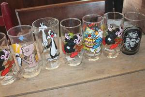 lot 3450 image: Vintage Character Glasses