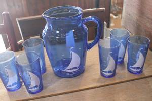 lot 3452 image: Vintage Hazel Atlas Sailboat Pitcher & Glasses