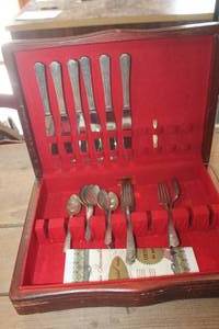 lot 3458 image: Vintage Silverware in Wood Box