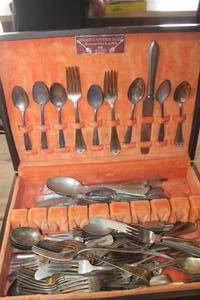 lot 3459 image: Vintage Silverware in Wood Box