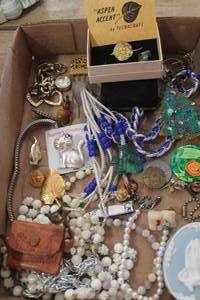 lot 3475 image: Vintage Jewelry and More