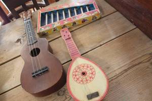 lot 3478 image: Vintage Ukulele Made in Japan & More