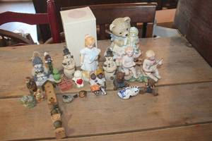 lot 3486 image: Vintage Figurines and More