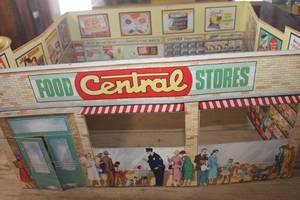lot 3495 image: Vintage Folding Childs Toy Grocery Store