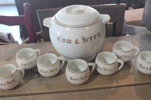 lot 3501 image: Vintage Tom and Jerry Punch Bowl Set