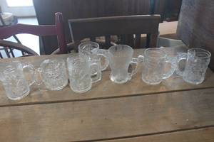lot 3512 image: Vintage McDonalds Batman & More Glasses