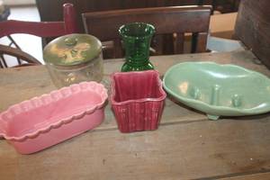 lot 3513 image: Vintage McCoy Dish and More