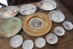 lot 3520 image: Vintage Plates and More