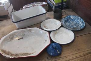 lot 3523 image: Vintage Enamelware Dishes & More needs cleaning