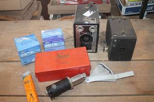 lot 3526 image: Vintage Brownie Camera untested and More