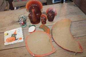 lot 3530 image: Vintage Turkey Candles and More