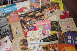 lot 3533 image: Vintage Cookbook Booklets