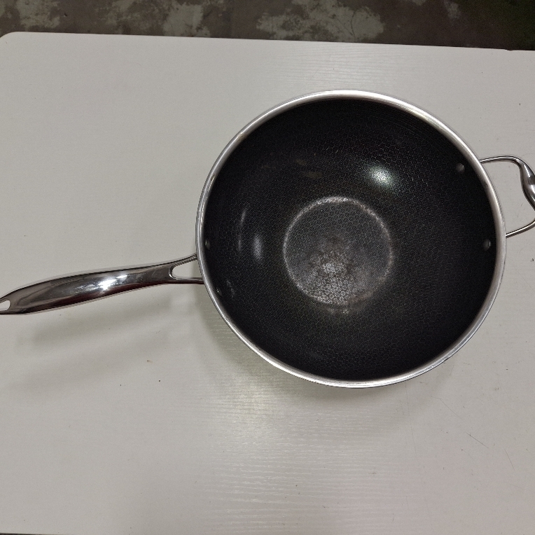 lot 6085 image: Hexclad 12inch Wok Pan