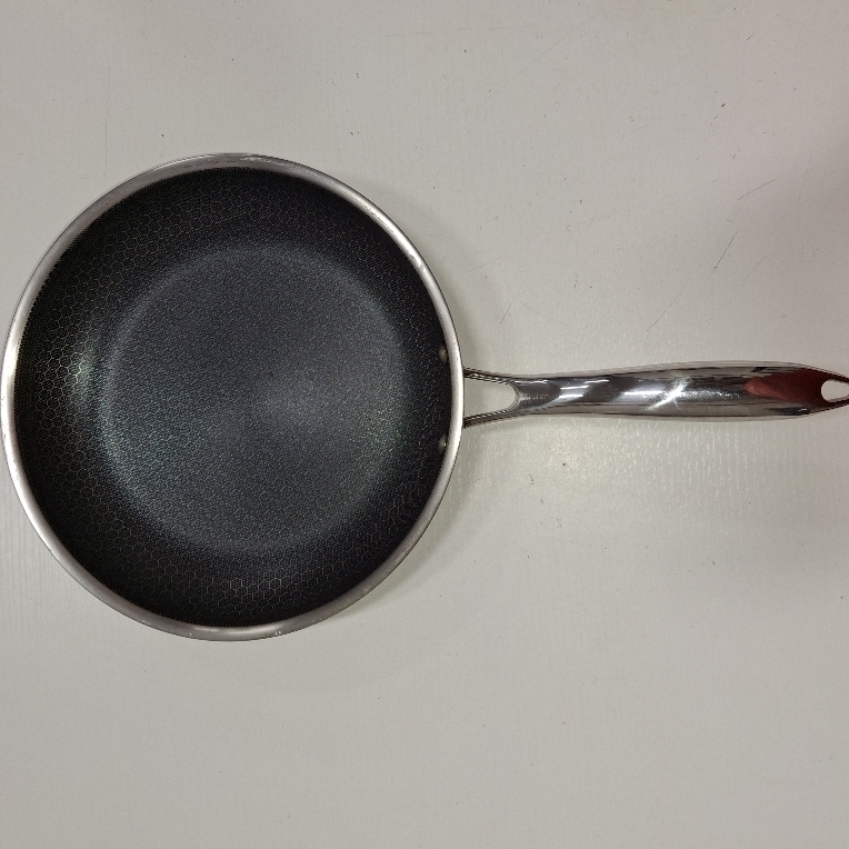 lot 8056 image: Hexclad 10 Inch Fry Pan