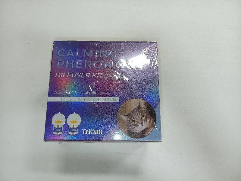 lot 8364 image: TriOak Calming Pheromone Diffuser Kit for cat 2 Pack