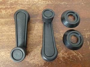 lot 28696 image: 2-Pack Window Crank Handle Replacement for Geo Tracker Chevy Tracker Suzuki Sidekick 1992-1998, Compatible with Toyota Pickup 1989-1995, Driver & Passenger Side Manual Window Cranks - Retail $9