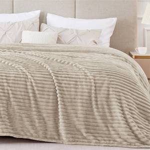 lot 28731 image: 3D Ribbed Jacquard Linen King Size Blankets for Bed, 108x90 Inch - Retail $26