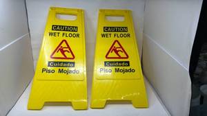 lot 211 image: Caution Wet Floor Safety Signs Yellow 2-Pack Bilingual - Retail $0