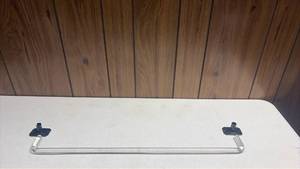 lot 347 image: Vintage 24 Inch Lucite Towel Bar