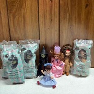 lot 264 image: Madame Alexander Wizard of Oz Mini Doll McDonalds Happy Meal Toys 4) Wicked Witch 1) Glinda 2) Cowardly Lions and 1) Dorothy