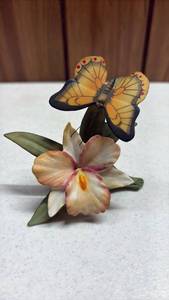 lot 266 image: Lefton Porcelain Butterfly on Flower Figurine 06722