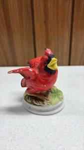 lot 267 image: Lefton Cardinal KW1031 Porcelain Bird Figurine