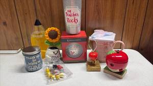 lot 269 image: Teacher Gift Bundle