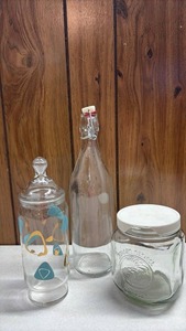 lot 270 image: Federal Glass Apothecary Jar and Friends