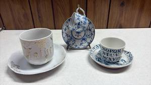 lot 277 image: Porcelain Teacups and Saucers