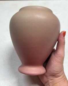 lot 284 image: Vintage Rookwood Pottery Vase in Characteristic MauvePink Smooth Matte Glaze