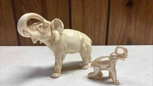 lot 298 image: Elephant Figurines Ceramic and Glass  Decorative Accents