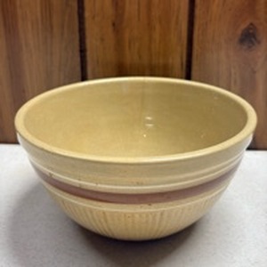 lot 302 image: HULL Pottery Bowl with Decorative Band 6 inch diameter
