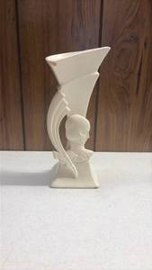 lot 209 image: Creamware Vase Made In Czechoslovakia Art Nouveau #8068