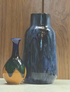 lot 212 image: Norleans Bud Vase Made in Japan & Coordinating Blue Glaze Vase