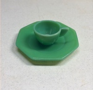 lot 226 image: Vintage Akro Green Agate Jadeite Green Slag Glass Childs Tea Cup & Saucer Toy