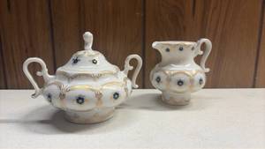 lot 231 image: Bavarian German China Creamer & Sugar Set