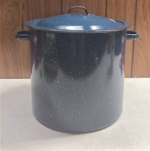 lot 233 image: Large Blue Enameled Pot
