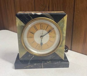 lot 235 image: Vintage multi-colored marble electric mantel clock - Heavy