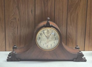 lot 254 image: Revere Telechron Two Chime Motored Mantel Clock