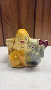 lot 150 image: Vintage Two Dogs Figurine Planter Container USA 611