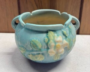 lot 168 image: Roseville Pottery White Rose Jardinie in blue (shape number 653-3), introduced around 1940
