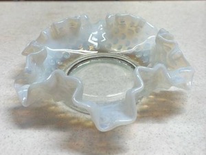 lot 171 image: Fenton Hobnail Dish 5.5 Inch Diameter