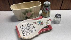 lot 183 image: Vintage Kitchen Ceramics Bundle